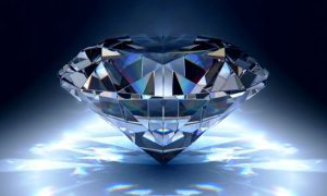 Um fato engraçado: diamantes na antiguidade eram considerados muito menos valiosos que hoje. Por outro lado, é natural que seja brilhante.