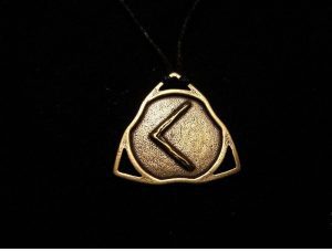 Kano, a runa da encarnação. Uma runa poderosa, capaz não apenas de direcionar a atividade de uma pessoa na direção certa,
