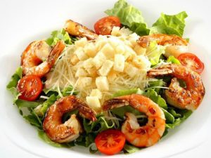 salada ceasar camarão
